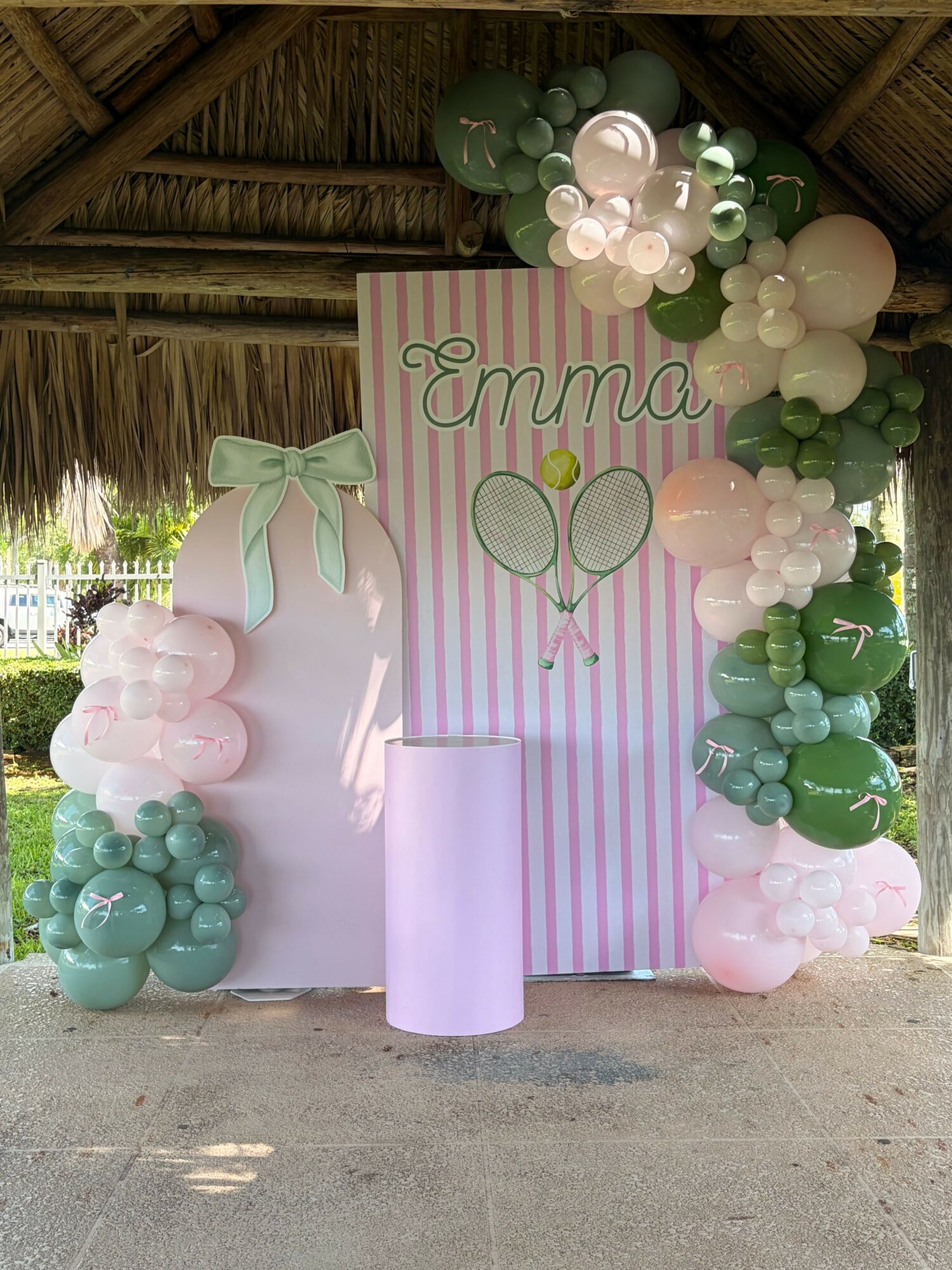 Decorative backdrop with balloons in pink, green, and white, and a banner with the word 'summer' and a balloon illustration.